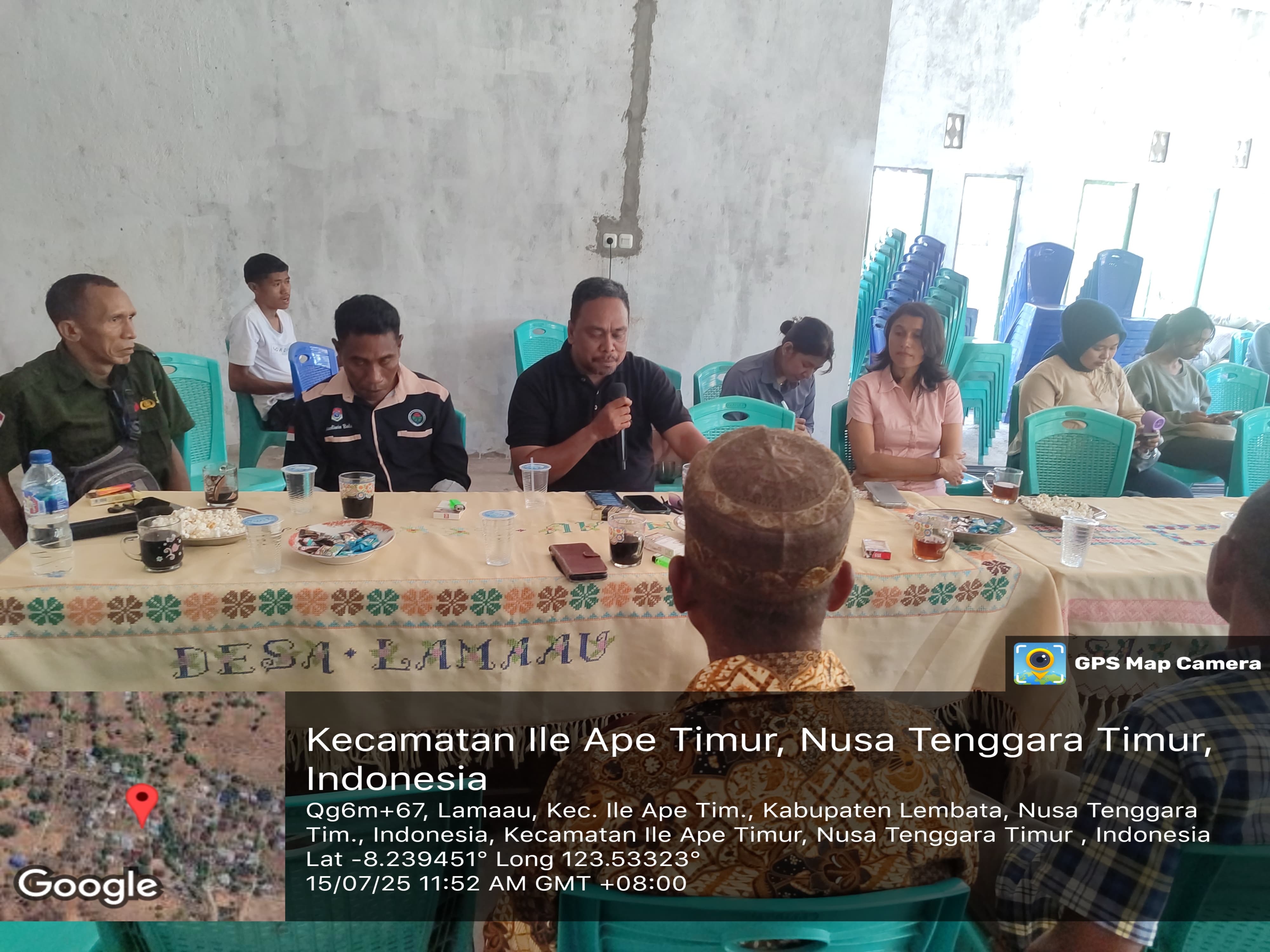 Bawaslu Lembata bersama Tim dalam diskusi FGD dengan Pemerintah Desa dan Masyarakat Desa Lamaau