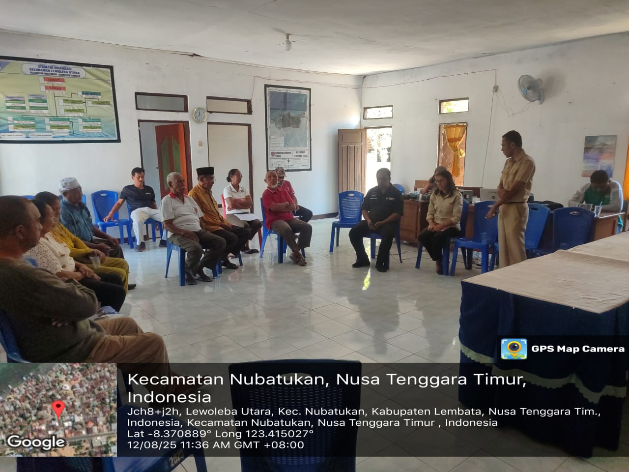 Bawaslu Lembata bersama Tim dalam diskusi FGD dengan Pemerintah dan Masyarakat Kelurahan Lewoleba Utara