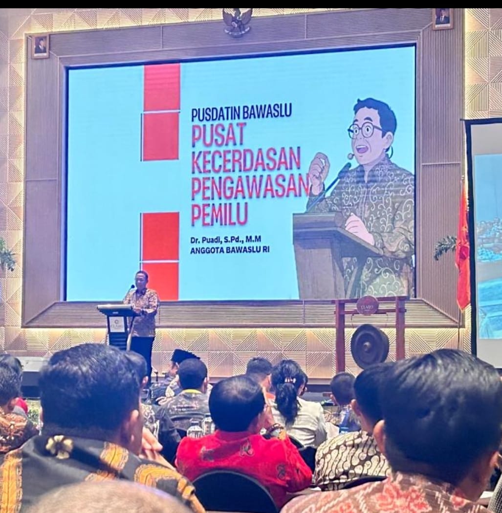 Anggota Bawaslu Republik Indonesia, Dr. Puadi, S.Pd., MM selaku Koordinator Divisi Penanganan Pelanggaran Data dan Informasi. Dalam sambutan arahan membuka kegiatan