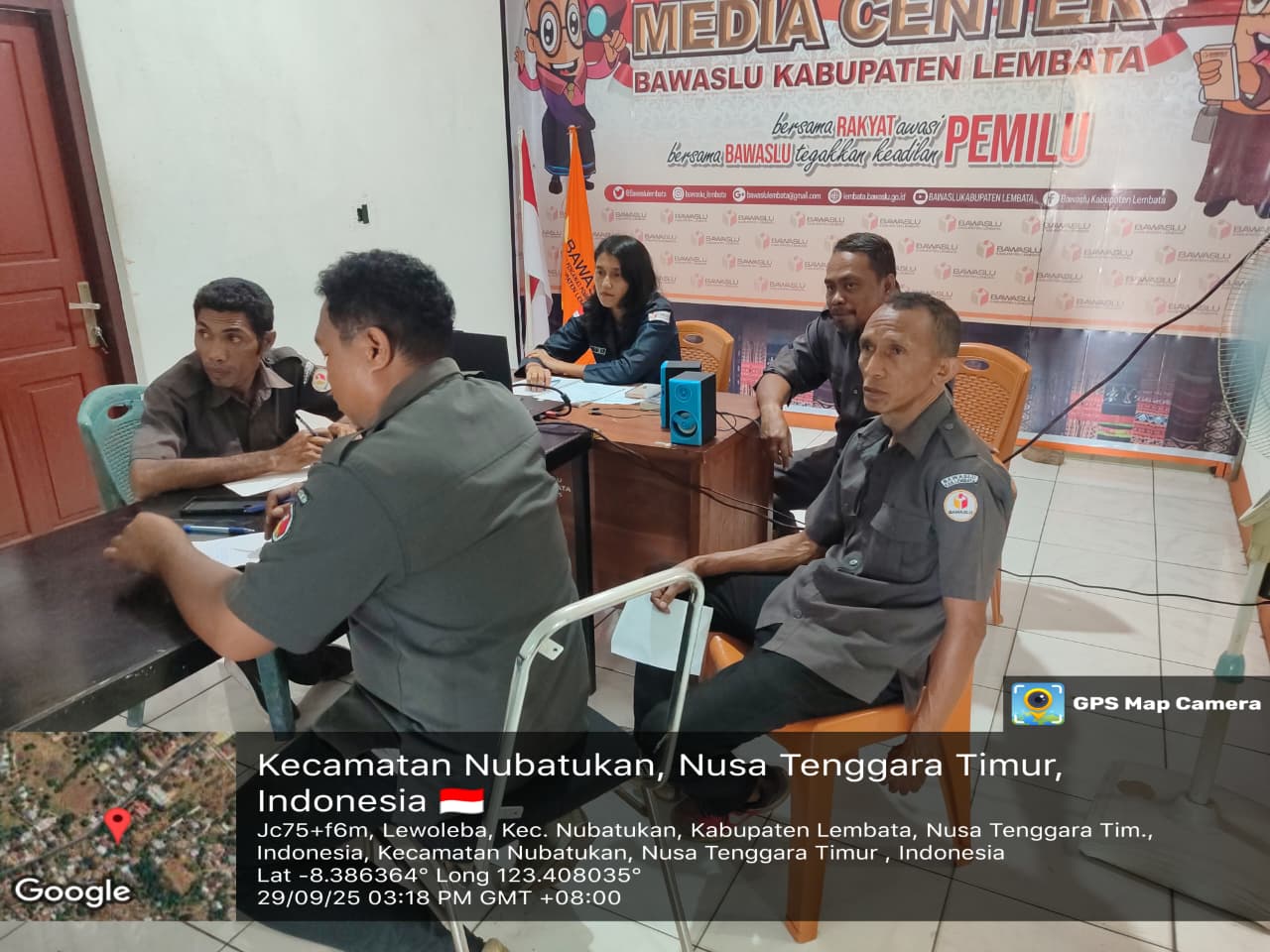Ketua, Anggota dan Staf Bawaslu Lembata dalam zoom