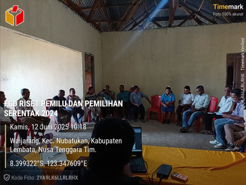 FGD Bawaslu bersama para Tokoh di Desa Waijarang