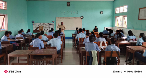 Anggota dan Staf Bawaslu Kabupaten Lembata