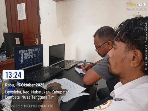 Staf Sekretariat Bawaslu Kabupaten Lembata mengikuti zoom SKPP