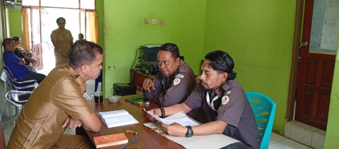 Ketua dan Staf dalam Uji Petik di Kelurahan Lewoleba Timur