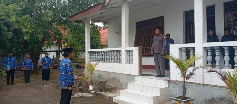 Ketua Bawaslu Lembata bertindak sebagai Pembina Upacara