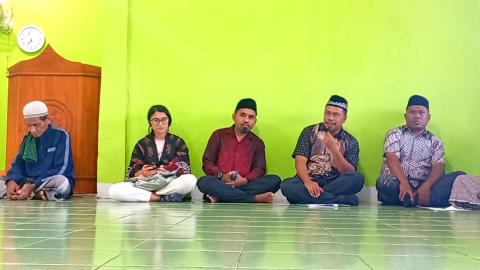 Bawaslu Lembata Gelar Ngabuburit Pengawasan di Palilolon