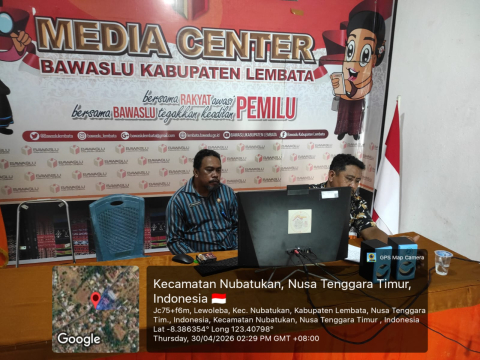 Ketua Bawaslu Lembata bersama Staf Ikuti Zoom