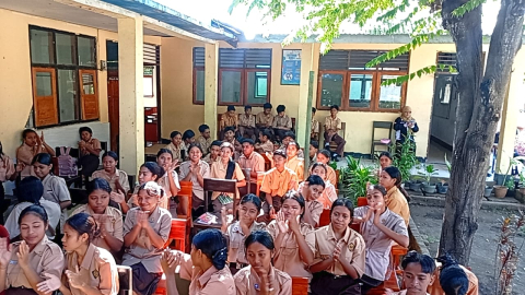 Bawaslu Ngajar Di SMKS Sanctus Lewoleba