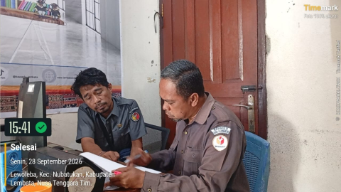 ketua dan staf Bawaslu Lembata