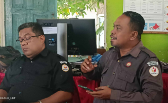 Ketua bersama Koordinator Sekretariat Bawaslu Lembata