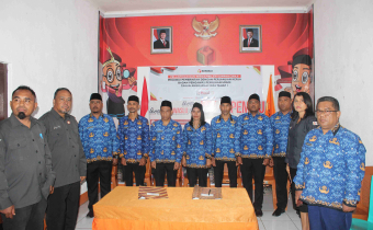 Ketua, Anggota dan Korsek Bawaslu Kab. Lembata serta PPPK dalam Acara Pelantikan