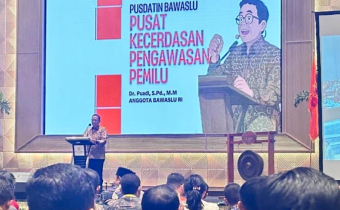 Anggota Bawaslu Republik Indonesia, Dr. Puadi, S.Pd., MM selaku Koordinator Divisi Penanganan Pelanggaran Data dan Informasi. Dalam sambutan arahan membuka kegiatan