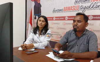Anggota Bawaslu Lembata "Fasilitator Diskusi Daring"